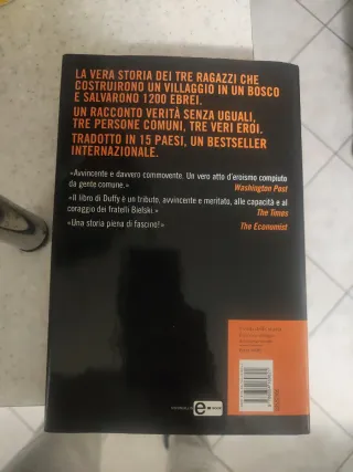 Il piccolo villaggio dei sopravvissuti. I tre f...