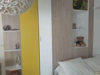 Cama infantil con cajones y armario