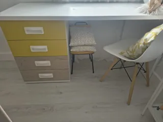 Cama infantil con cajones y armario