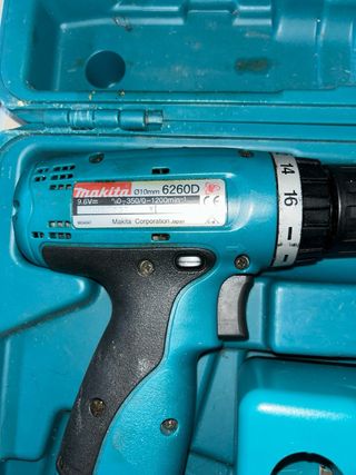 Taladro Makita a Batería + Linterna + Cargador+Bat