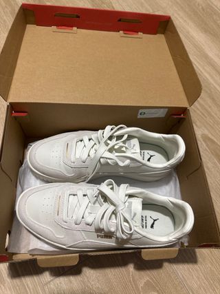 Zapatillas Puma Beige y Blancas muy bonitos