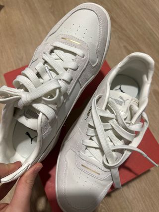 Zapatillas Puma Beige y Blancas muy bonitos