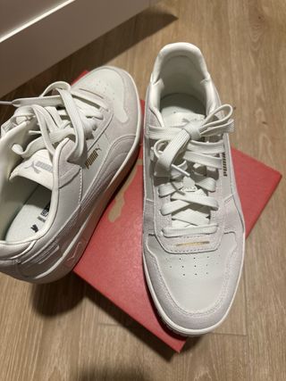 Zapatillas Puma Beige y Blancas muy bonitos