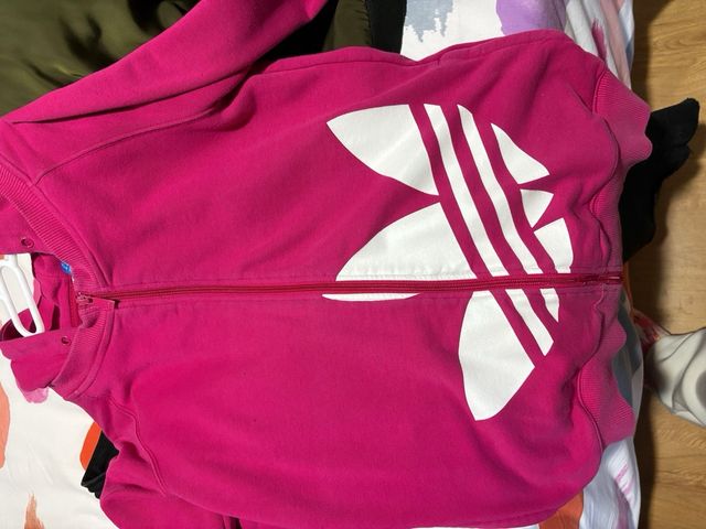 Sudadera Adidas con cremallera y capucha fucsia