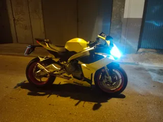 Aprilia RS 660 Amarilla