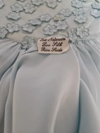 Camisón de seda azul claro