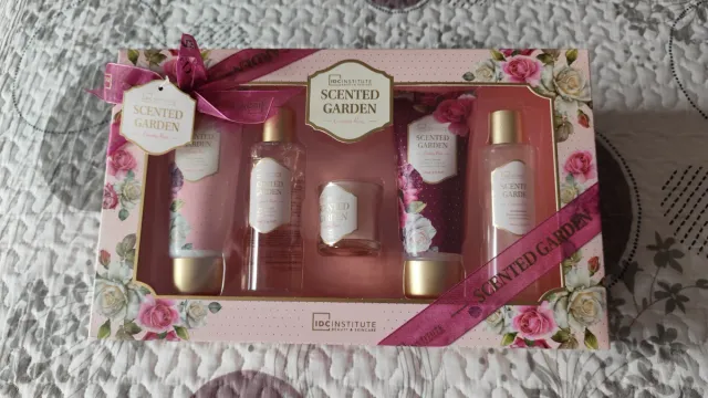 Set de baño IDC INSTITUTE Nuevo. Belleza. Regalo.