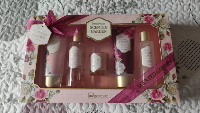 Set de baño IDC INSTITUTE Nuevo. Belleza. Regalo.