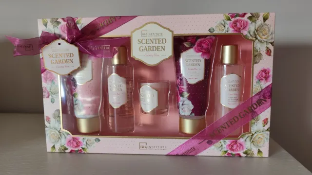 Set de baño IDC INSTITUTE Nuevo. Belleza. Regalo.