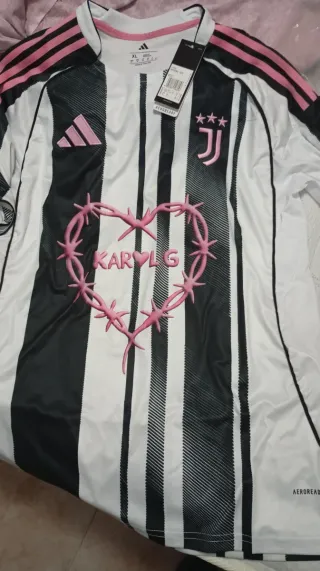Camiseta Juventus Karol g Bichota 2025 Talla XL