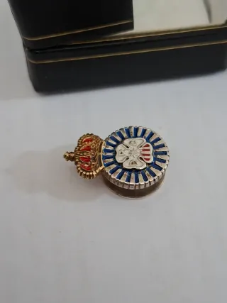 Pin 50 Aniversario Plata y Oro