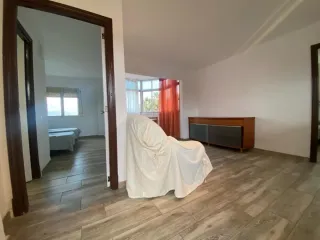 Piso en venta, día habitaciones, cocina, 2 baños,