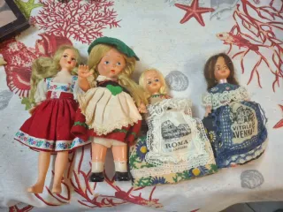 Set 4 bambole antiche varie provenienze