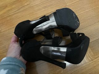 Sandalias tacón negro