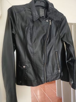 Cazadora efecto piel Primark Talla M