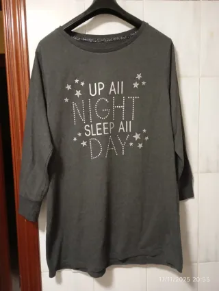 Jersey largo gris con estrellas