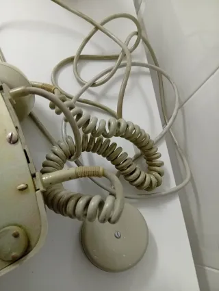 Teléfono antiguo gris CTNE