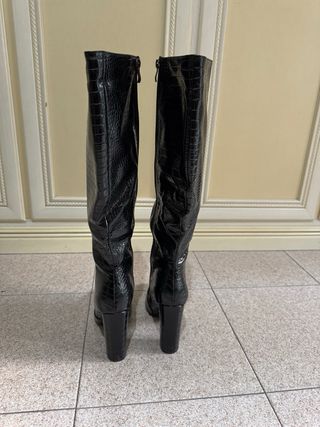 Stivali alti neri effetto pitone