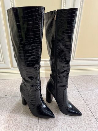 Stivali alti neri effetto pitone