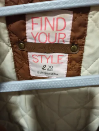 Cazadora marrón Bershka con cuello de pelo