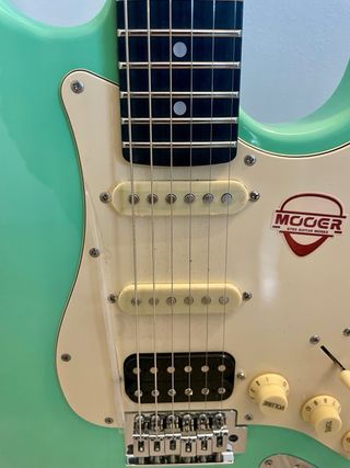 Guitarra Eléctrica MOOER MC10
