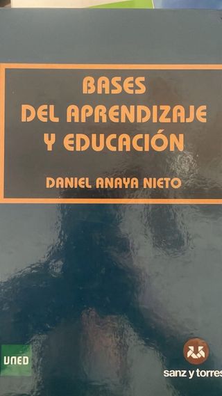 Varios libros pedagogía UNED