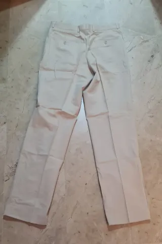 Pantalón chino beige