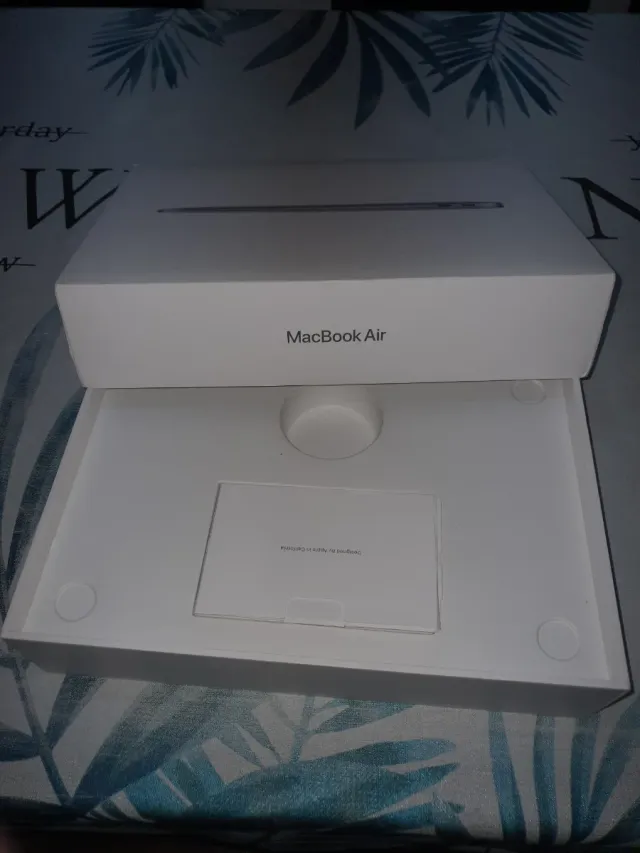 MacBook Pro chip M1 2020 Plata 8 de ram 8 nucleos