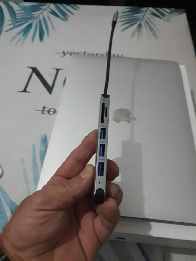 MacBook Pro chip M1 2020 Plata 8 de ram 8 nucleos