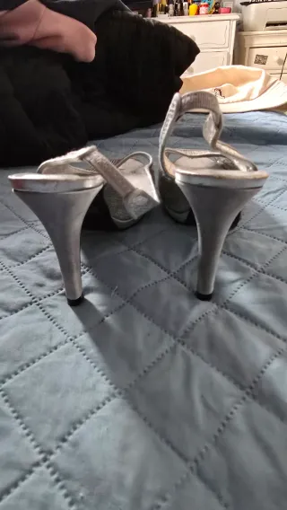 Zapatos de tacón GLORIA ORTIZ plateados talla 37