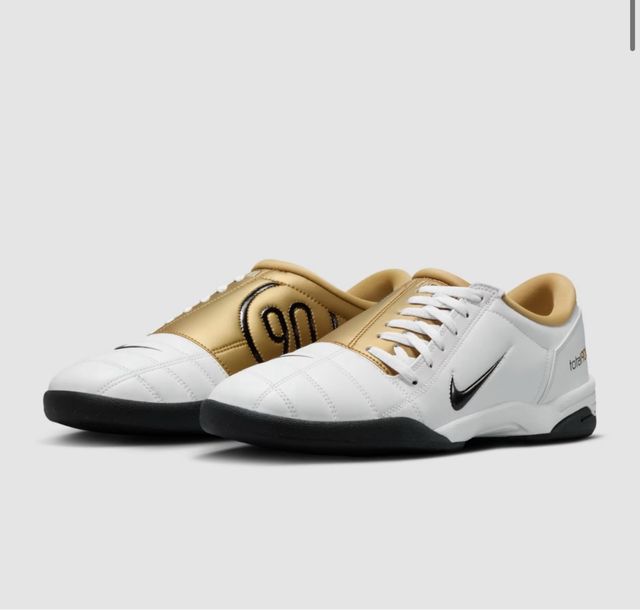 Nike Total 90 Oro y Blanco