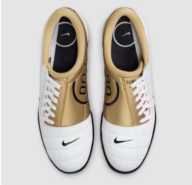 Nike Total 90 Oro y Blanco