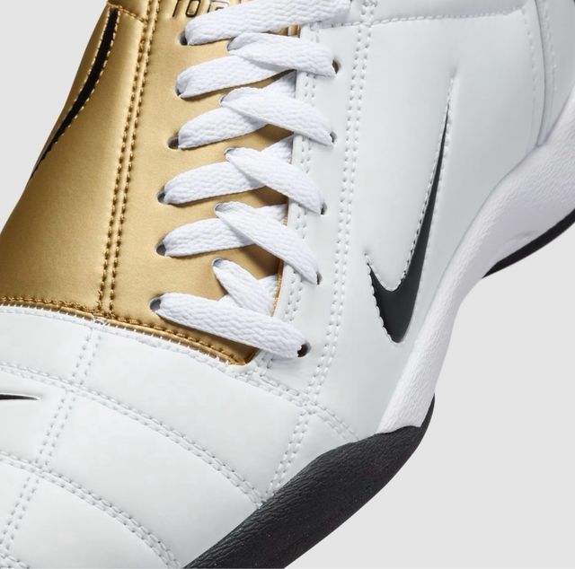 Nike Total 90 Oro y Blanco