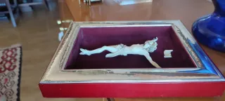 Cristo tallado en marco plata