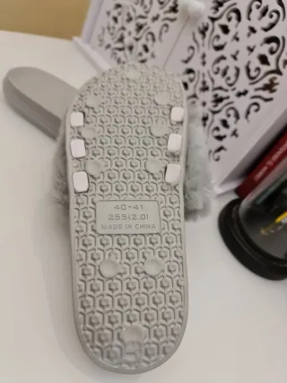 Zapatillas de pelo grises sin estrenar