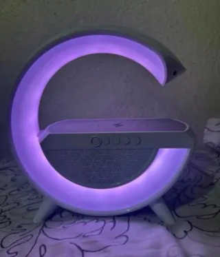 Lámpara Altavoz LED BT Carga Inalámbrica