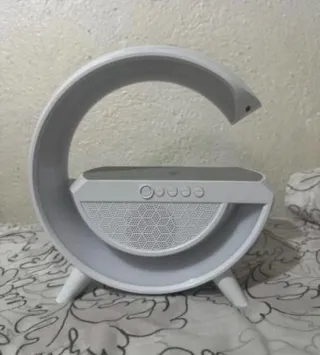 Lámpara Altavoz LED BT Carga Inalámbrica