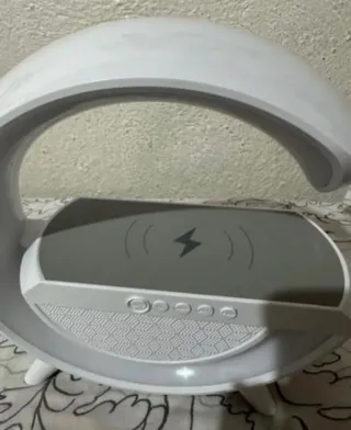 Lámpara Altavoz LED BT Carga Inalámbrica