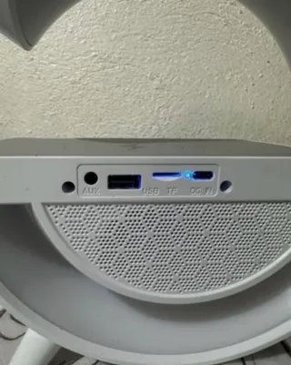 Lámpara Altavoz LED BT Carga Inalámbrica