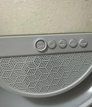 Lámpara Altavoz LED BT Carga Inalámbrica