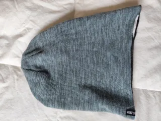 Gorro Nike SB Invierno Reversible Negro Gris