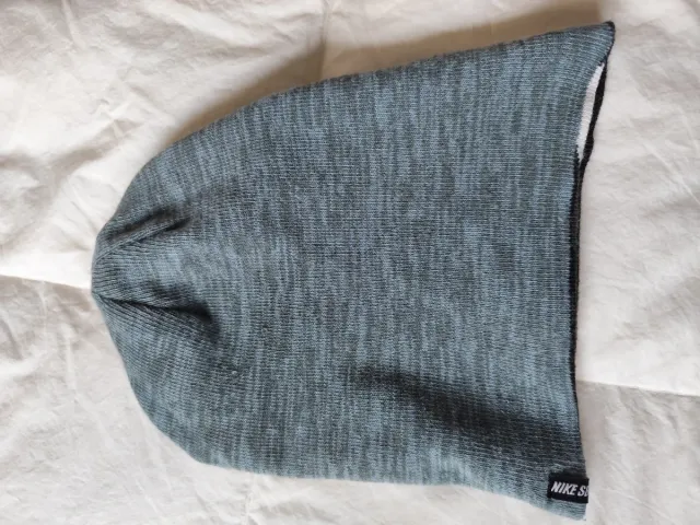 Gorro Nike SB Invierno Reversible Negro Gris