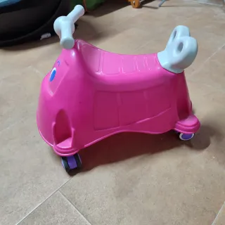 Correpasillos rosa con cara sonriente