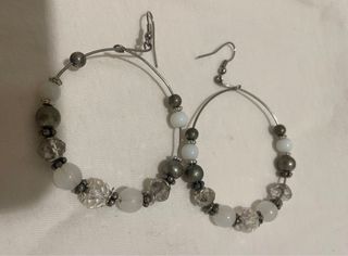 Pendientes aro plateados con cuentas