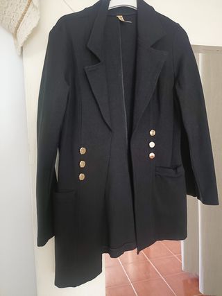 Americana blazer negra botones dorados talle S-M