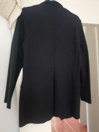 Americana blazer negra botones dorados talle S-M