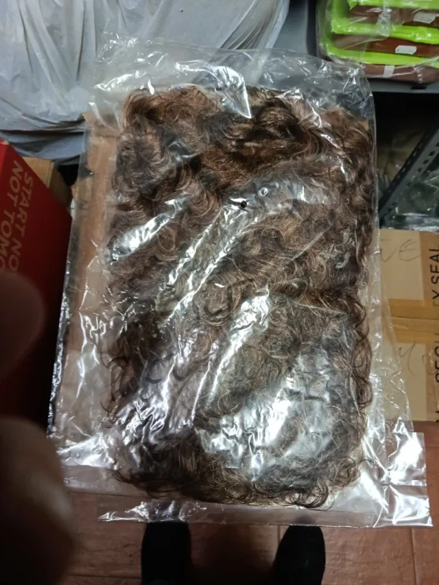 Peluca rizada castaña