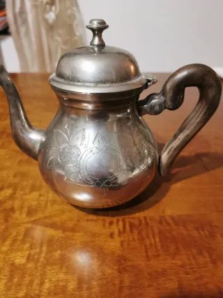 Teiera vintage in metallo argentato