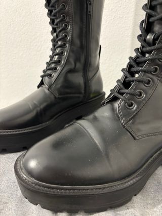 Botas altas negras con cordones