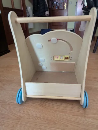 Correpasillos de madera con actividades